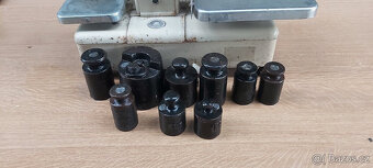 Mechanická váha + závaží, cena za celek 1000,-Kč - 2