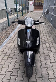 Vespa GTS 125 Nero Vulcano - 2