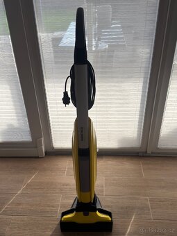 Podlahový mycí stroj KÄRCHER FC 5 1.055-500.0, černo/žlutý - 2