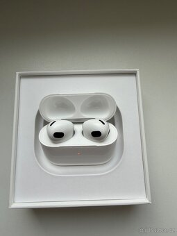 Apple AirPods (3. generace) s nabíjecím pouzdrem Lightning - 2