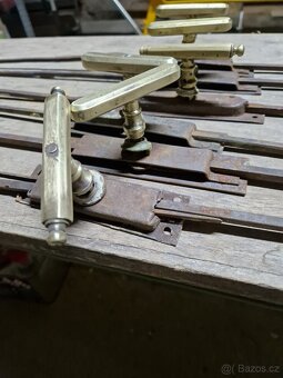 Mosazné kliky na okna - 2
