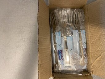 Nádobí - talíře, misky, příbory, skleničky - NOVÉ - 2