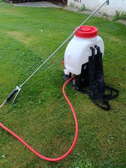 Motorový postřikovač HECHT - 2