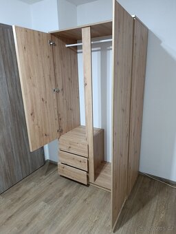 Šatní skříň - 2