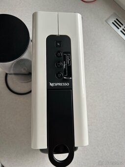 Nespresso Essenza Plus + Aeroccino + box na kapsle - 2