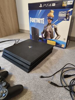 Ps4 Pro 1TB 4K HDR / SONY + 2 x ovladač ps sony - 2