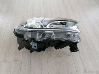 Přední pravé světlo Ford Ranger T6 - 2