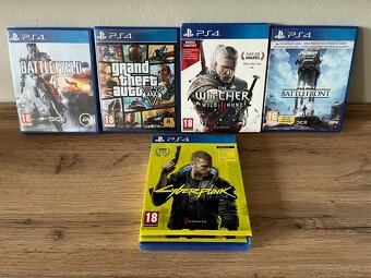 PS4 Pro 1Tb + 2x ovladač + hry - 2