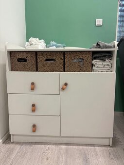 Přebalovací pult s úložným prostorem - 2