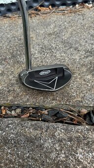 Prodám putter YES C-GROOVE model Victoria cena 2990,- - 2