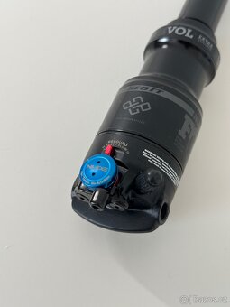 Fox Float Nude Evol T 2020 s lockoutem z řídítek - 2