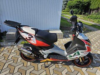 Skutr Aprilia SR50R - 2