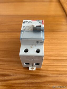 LEGRAND 2PÓLOVÝ PROUDOVÝ CHRÁNIČ 16A, 230V, 10mA, (90 680) - 2