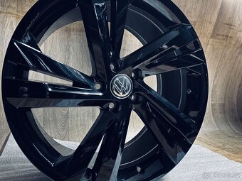 Originál kola VW Tiguan 19” Valencia černá - 2