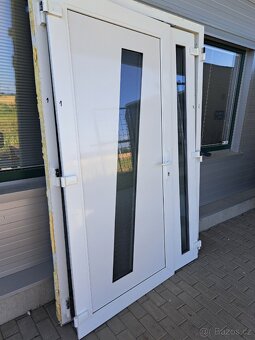 Dvoukřídlé vchodové dveře- plastové - 2