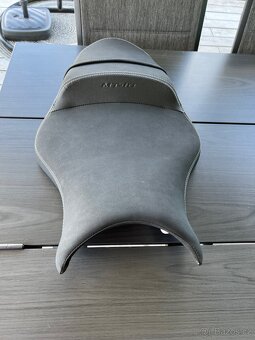 Sedlo gelové YAMAHA MT10 - 2