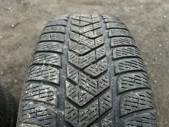 4ks zimní pneu Pirelli 215/65/17 - 2