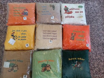 Polštář s výšivkou nový - 2