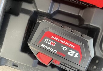 Prodám Aku rázový utahovák MILWAUKEE M18 ONEFHIWF1D-0C - 2