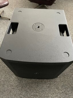 Aktivní subwoofer Mackie Thump 118S - 2