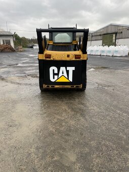 Cat 242B smykový nakladač - 2