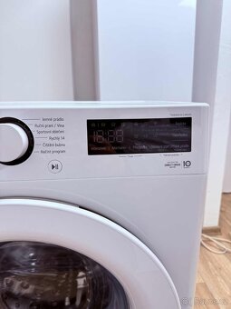 Úzká pračka LG FA2S8V3GN3W s předním plněním - 2