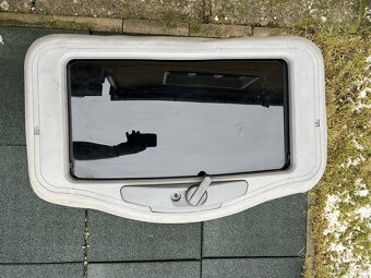 Střešní okno s kličkou - Šíbr WEBASTO - 2