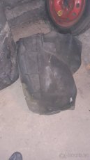 Škoda Octavia II levý přední podběh, nadkolí - 2