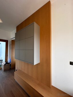 Knihovna ci skrin nastenna - 2