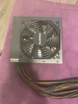 Napájecí zdroj Gigabyte P650B - 2