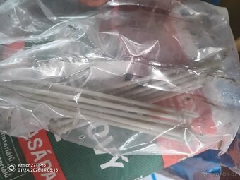 Hmoždinky polystyren 15cm, 22cm délka 200ks - 2