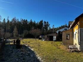 Prodej domu k rekonstrukci s velkým pozemkem u lesa Žežice - 2