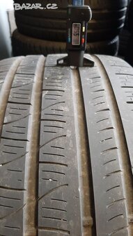 Prodám 2 x letní pneu Pirelli 295/40/20. - 2