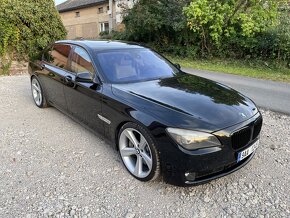 BMW F02 760Li V12 biturbo - 2