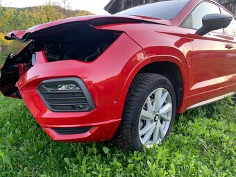 Predám havarovanú Seat Ateca 1,5tsi 110kw Dsg 8/2024. - 2