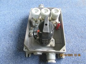 Přepínač páčkový Typ S 25V ,25 A,500V s pojistkami - 2