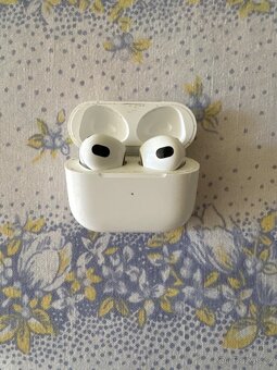 AirPods 3 generace - 2