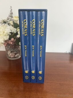 Corals of the World - J.E.N. Veron - sada knih (jako nové) - 2