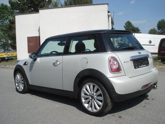 Mini Cooper 1.6 D AUT. 1 MAJITELKA - 2