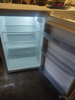prosklená lednice Gorenje 138/60 cm, chladnička Whirlpool - 2
