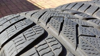 Zimní pneumatiky PIRELLI 245/45 R19 102V 4x6mm r.v. 2023 - 2