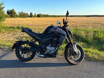 🏍️ CFMOTO 300 NK – 4 500 km, perfektní stav - 2