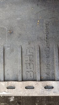 chladič vyndaný z BMW e38 318is téměř nový - 2