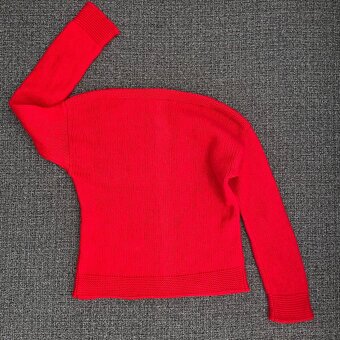 Dámský vlněný červený vánoční svetr United Colors of Benetto - 2