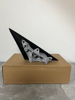 BMW F30 / F31 – držák zrcátka levý (montážní trojúhelník) - 2