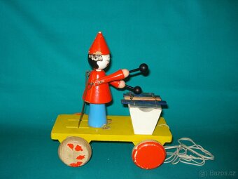 Stará dřevěná tahací hračka, hraje na xylofon - 2