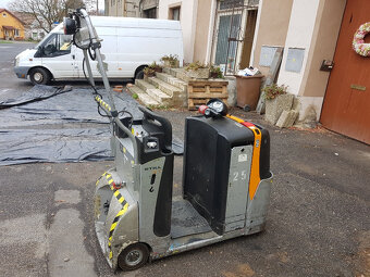 TAHAČ vozíků STILL - 2