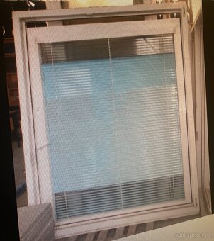 Okno plastové se žaluzií - 2