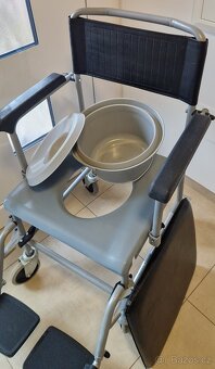 Pojízdné toaletní křeslo - 2