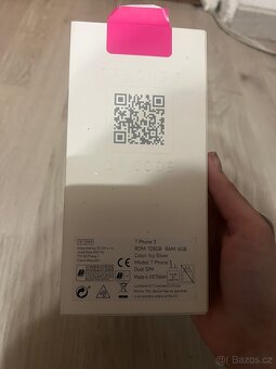 T Phone 3, Stříbrný - 2